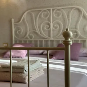 Rocca Dell'innominato Bed & Breakfast